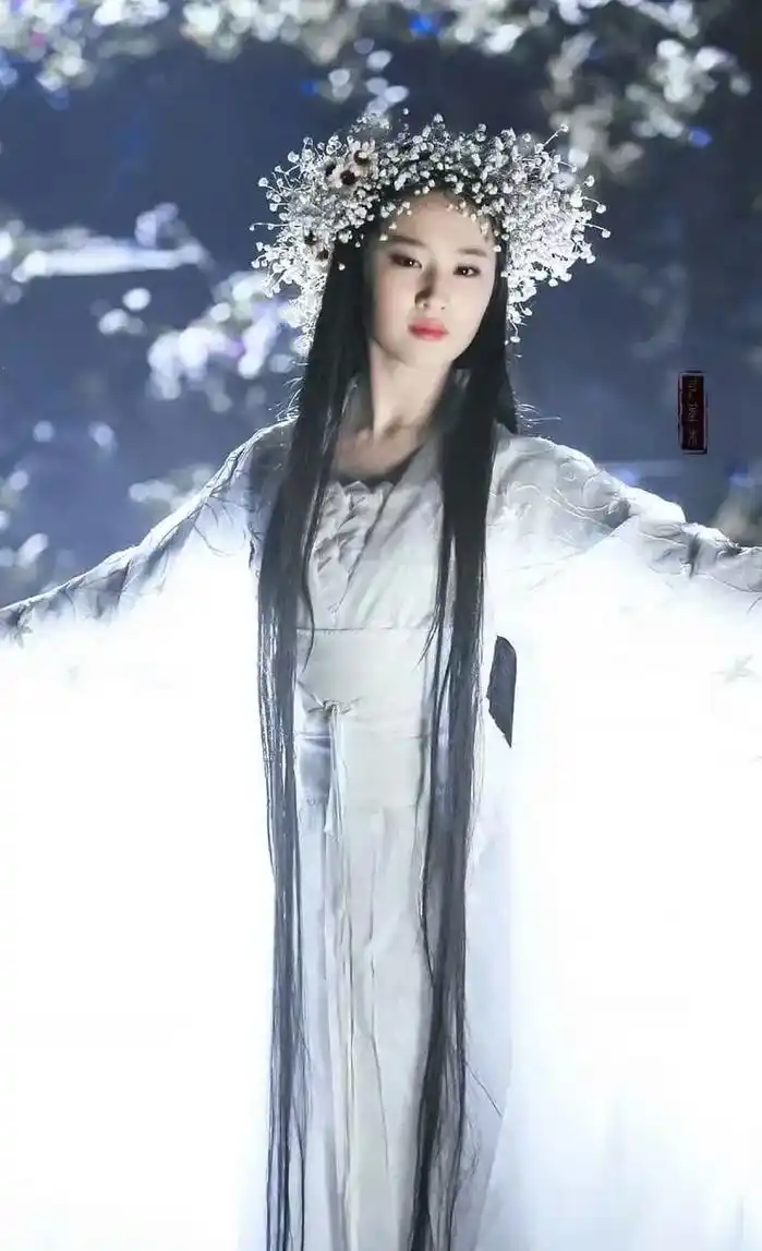 古装女神,一袭白衣,踏雪而来#刘亦菲 #刘亦菲小龙女 #古风 - 抖音