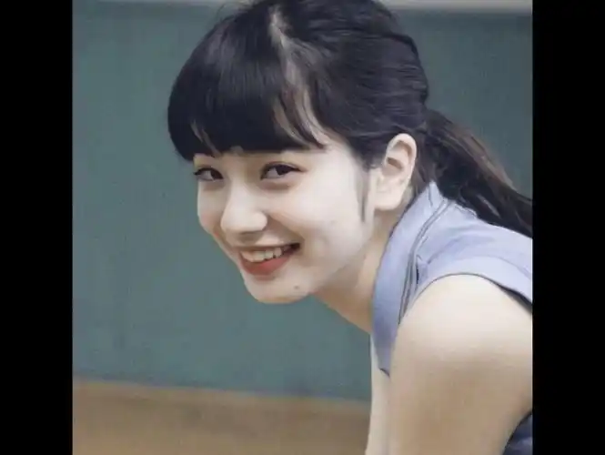 【小松菜奈】厌世脸也可以笑得很甜