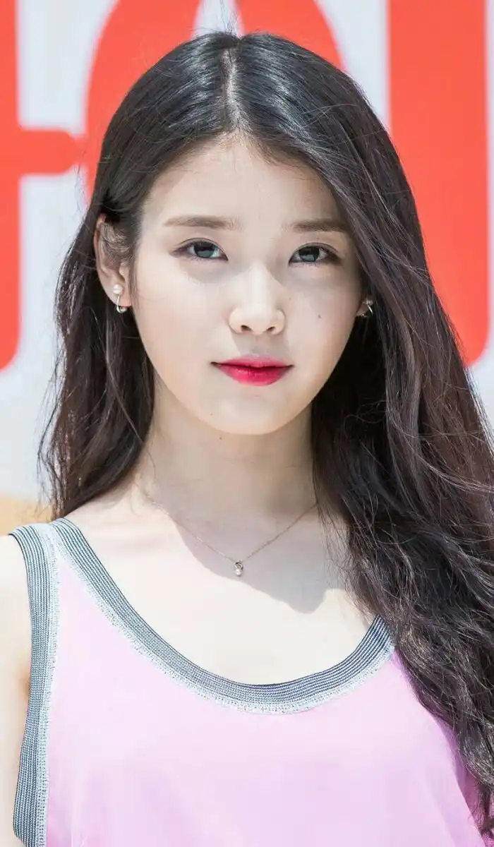 韩国女星 李知恩 的图集