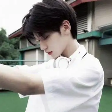 男生头像真人阳光帅气