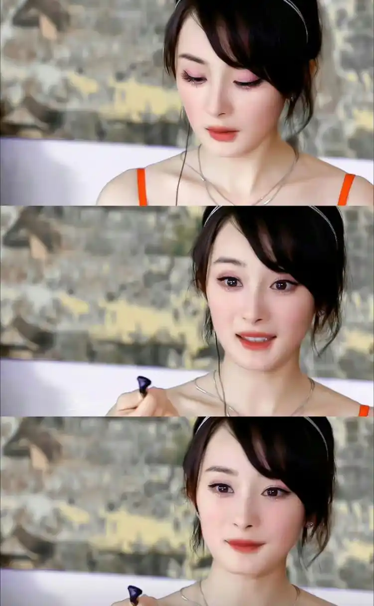 杨幂宫锁心玉海报细节,原来晴川还戴着耳机啊,以前居然没看出来哎