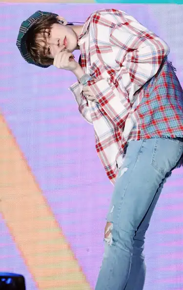 原创百分九挑战花式比心林彦俊太有创意范丞丞用力过猛坤坤可爱