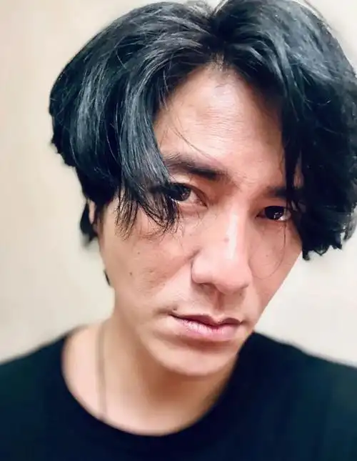 陈坤素颜照引发热议真实面容获网友点赞