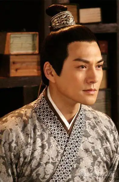 严宽《倾世皇妃》造型奢侈狠砸钱 演绎时尚古装