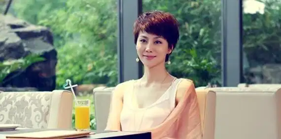 《最美的时光》开播 江易珈单挑钟汉良贾乃亮