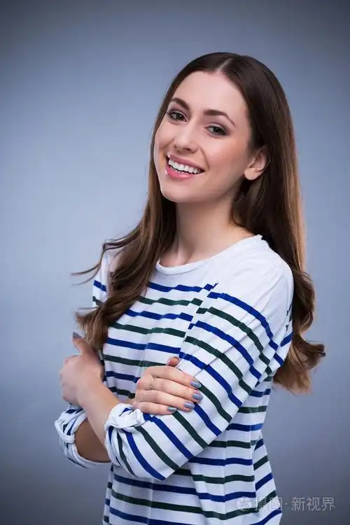 有吸引力的女人微笑