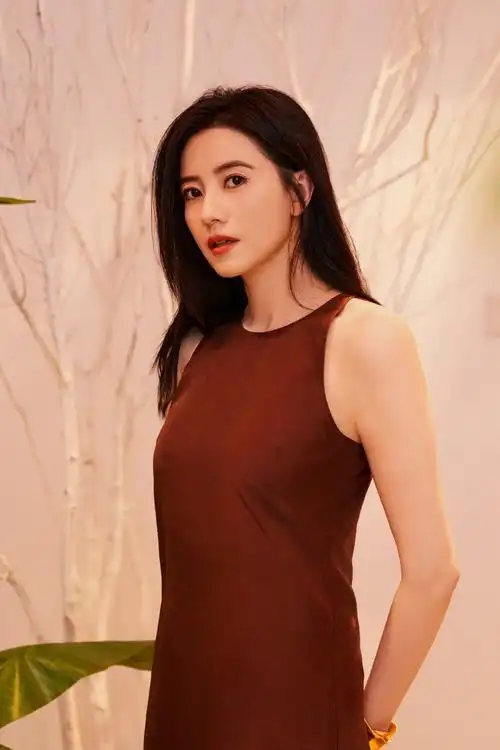 最美人间四月天,在鲜花盛开的.@高圆圆工作室的动态