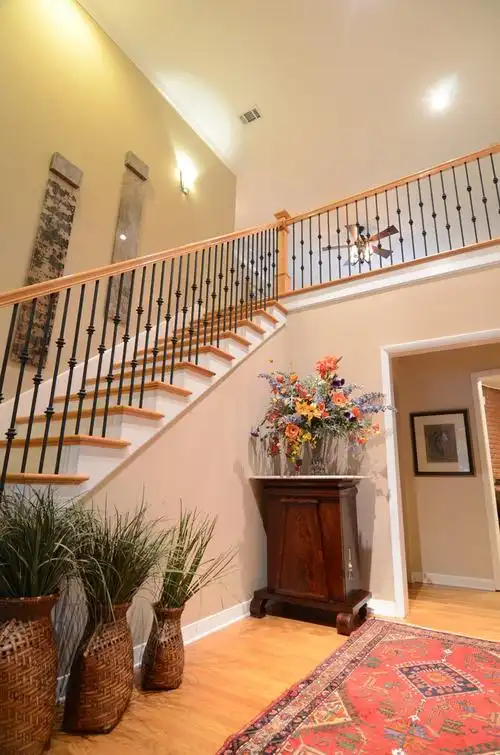 米白色木质温馨楼梯装修效果图大全_米白色木质温馨楼梯装修效果图