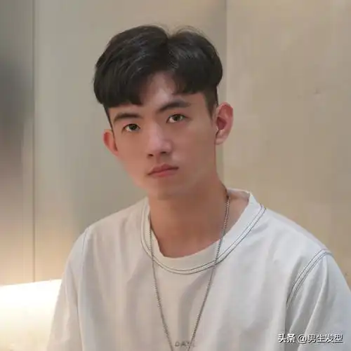 男生还在留"锅盖头"?建议你剪这6款发型,阳光又帅气