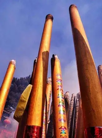 烧高香(图片来源:资料图)