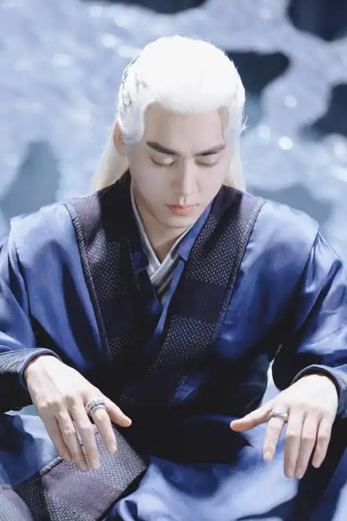 李易峰虐文男主气质##李易峰镜双城苏摹#61 苏摹白发剧照|96