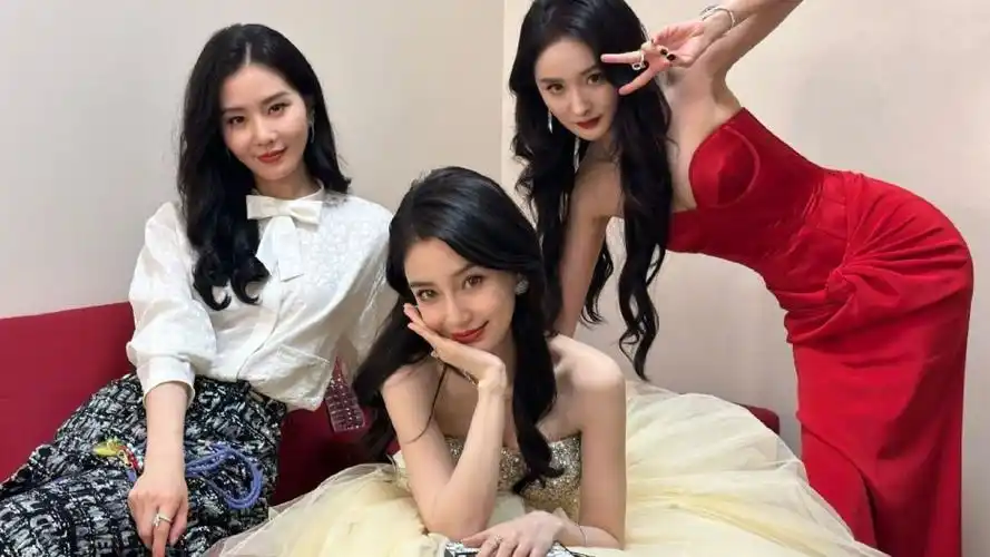 杨幂为刘诗诗庆生,亲切称呼亲爱的小刘,之前未给angelababy送祝福引