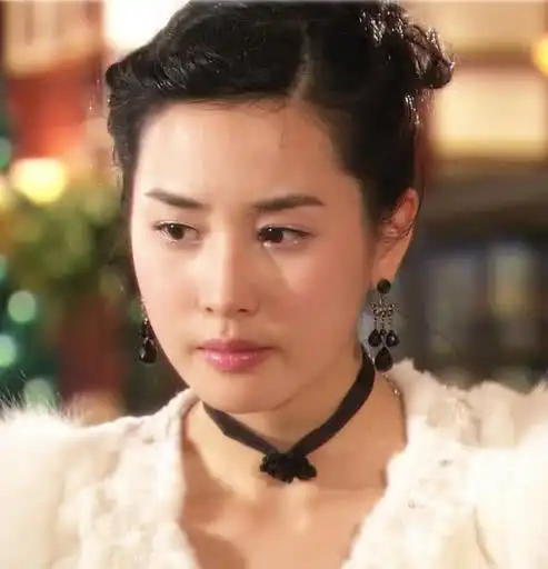 李多海没整容前有多美? 看了她早期的照片后, 难怪看不上李易峰了