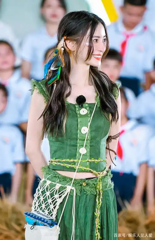 angelababy《跑男》新路透,部落公主造型超清新,这是绿色少女吧