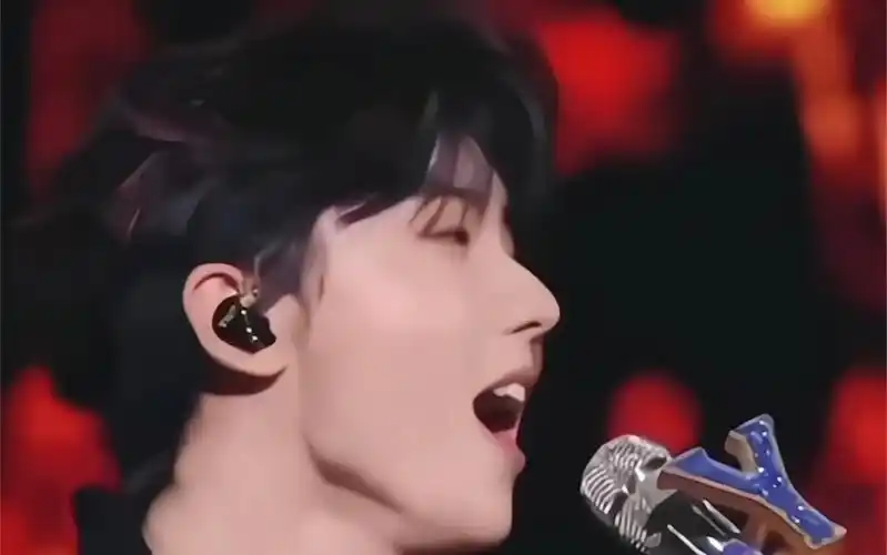 马嘉祺|黑马王子 键盘手小野马 红色挑染老公