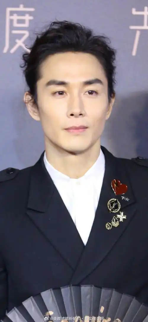 李承铉给离婚的爸妈订同一间房