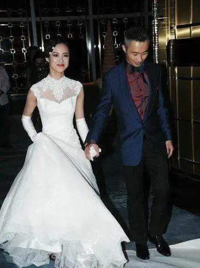 她是最美女主持,23岁嫁41岁丈夫,今老公患病满头白发仍不离不弃|程雷