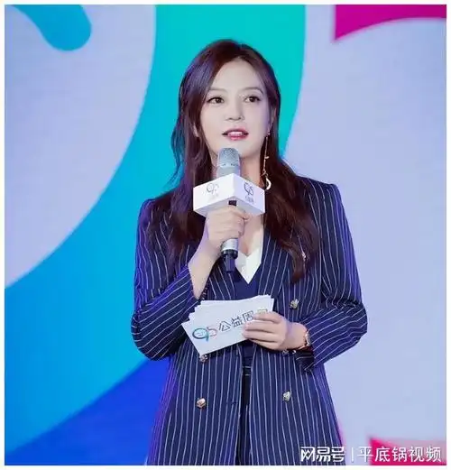 消失两年多后回头再看赵薇如今的境遇48岁的她后悔了吗