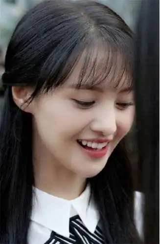 郑爽的颜真的太能打了,怎么拍都是美美的,容貌一如既往地清秀