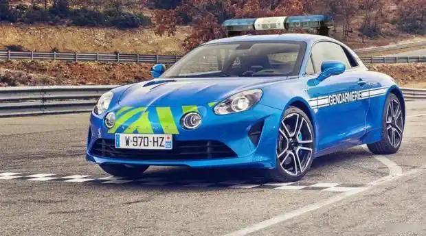 这次国家宪兵部队一共采购了26台alpine a110跑车,法国人并没有太浪费