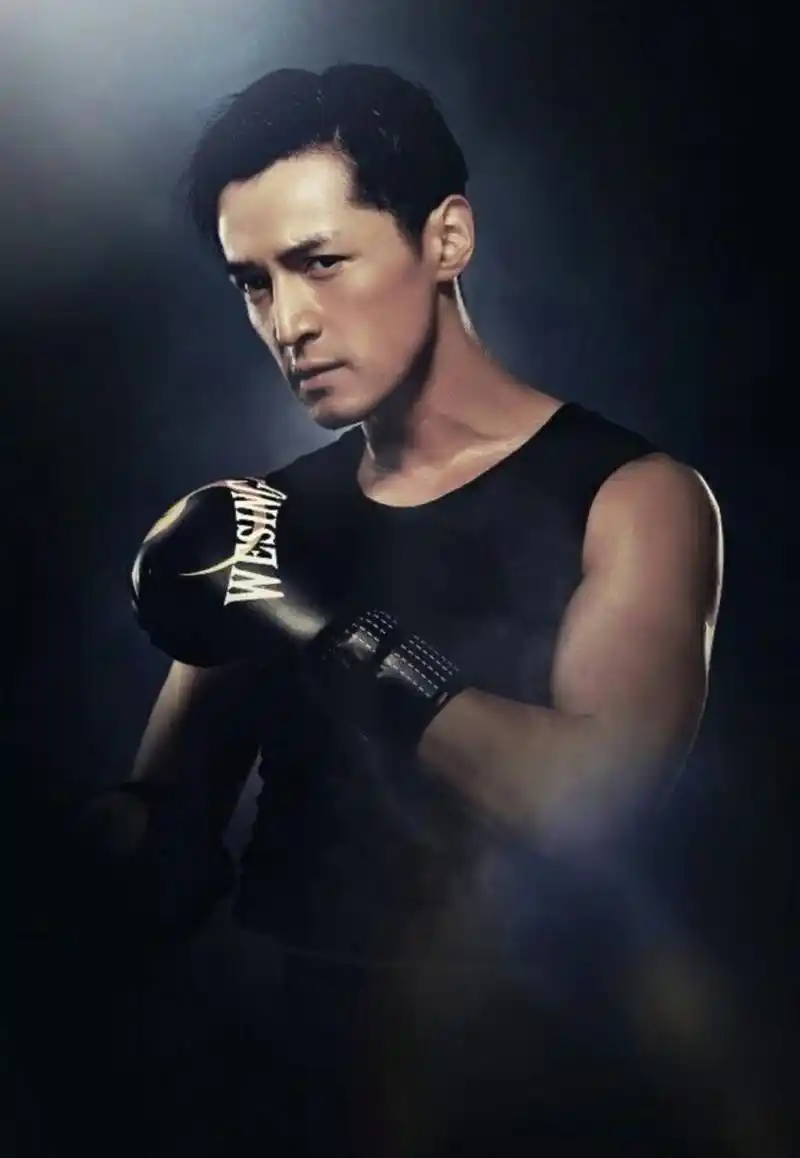 今天又是沉迷在胡歌完美身材中的一天,疯狂吸