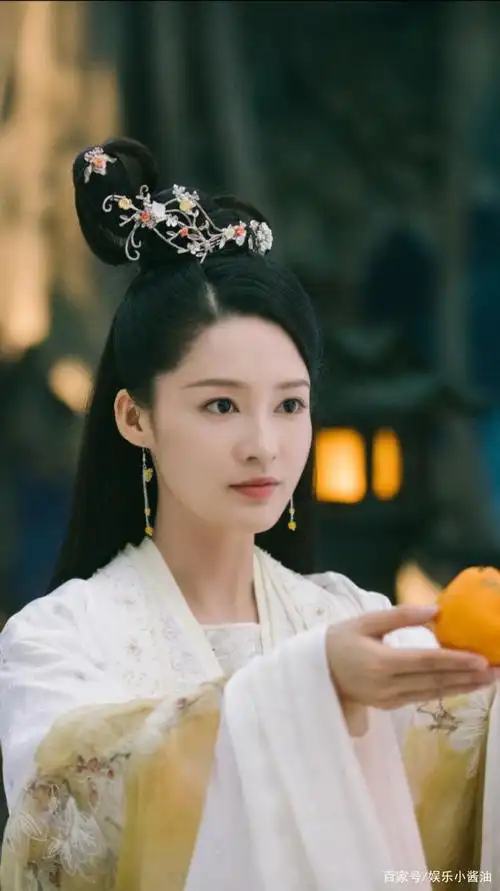 李沁剧中白衣扮相.