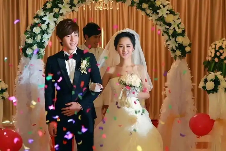 估计就像看着自己孩子终于出嫁了,那么开心吧而这时候,站邓伦和杨紫cp