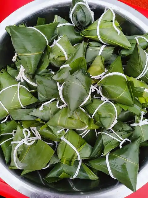 再来看看我们的粽子,已经包好一大盆啦