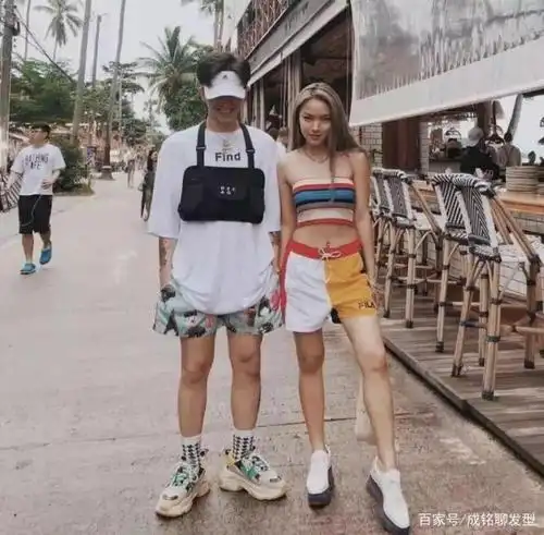 身高虽然不到160,却依靠自己的搭配,给人一种170的既视感