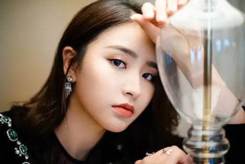 分享一组金子涵图片给大家,图中的明星图片壁纸会点缀你的电脑桌面