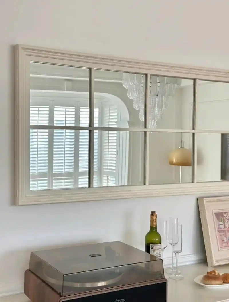 花了不到千元,在墙上装了一个假窗,像不像呢[得意][得意][得意]  窗框