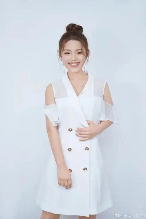 王莎莎最出圈的角色都在小时候完成,除了莫小贝外,还有英子~后来她以