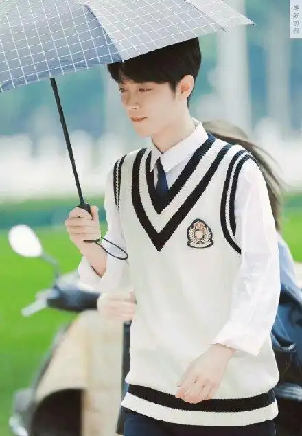 肖战"学士服"毕业照太帅了吧!有这样的学长,谁还有心思读书啊