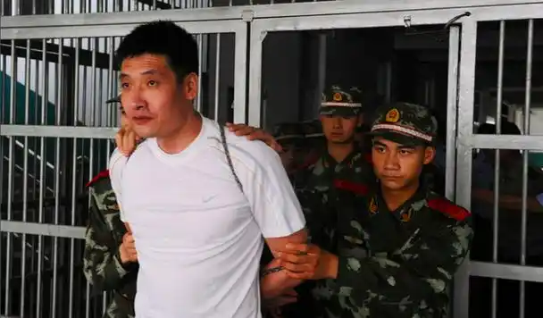 有些死刑犯被执行枪决时,为何要用绳子将裤子绑起来?