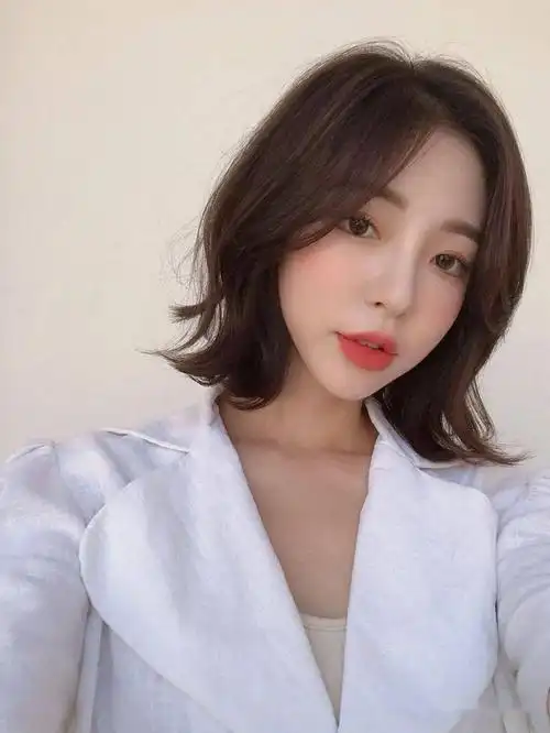 2021流行"不长不短"发型