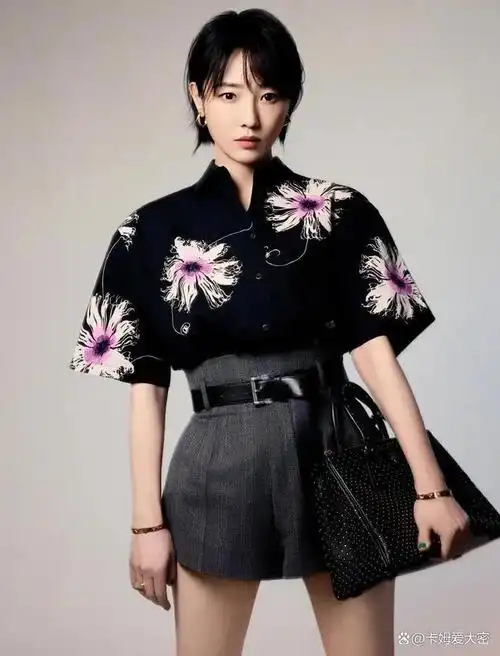 白百何惊艳亮相prada活动短发黑衣焕新颜岁月不败美人