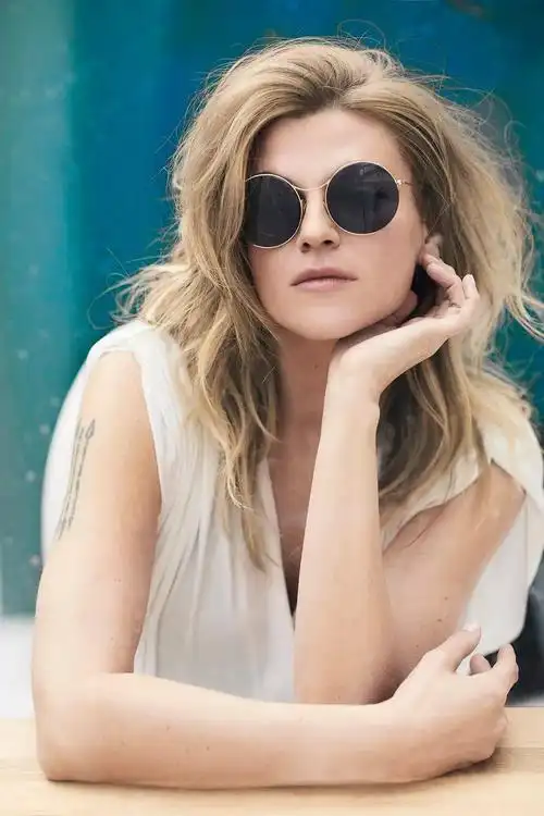 著名爵士歌手梅乐蒂佳朵推出新专辑sunsetintheblue