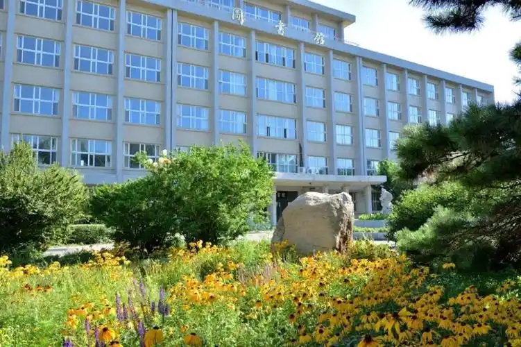 前者指的是清华大学,上海交通大学,华中科技大学,西安交通大学,哈尔滨