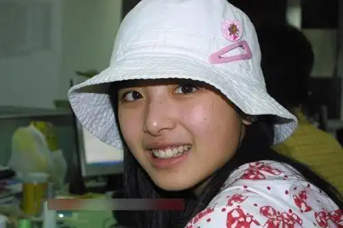 张含韵陪人睡觉照片