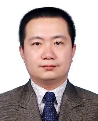 李瑞简历5月17日上午,花溪区召开领导干部大会,宣布省委,市委关于花溪