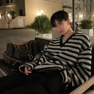 ins男生头像超酷成熟