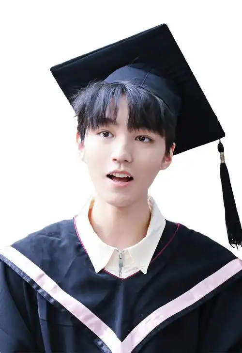 王俊凯拍毕业照