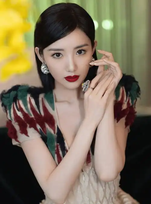 看完毛晓彤的这些绝美造型,你还不为她心动吗?_小美人鱼_网络_图片