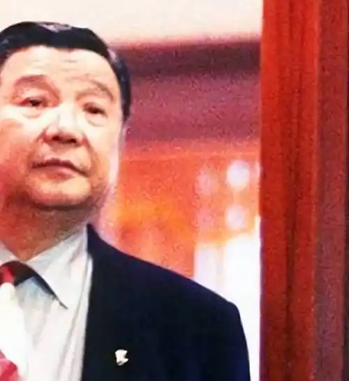 香港探长吕乐纵横黑白两道资产能买上万套房逃亡后活到91岁