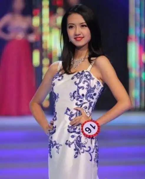 她曾因样貌放弃工作,小时代中仅有几秒镜头,如今红得简直不像话