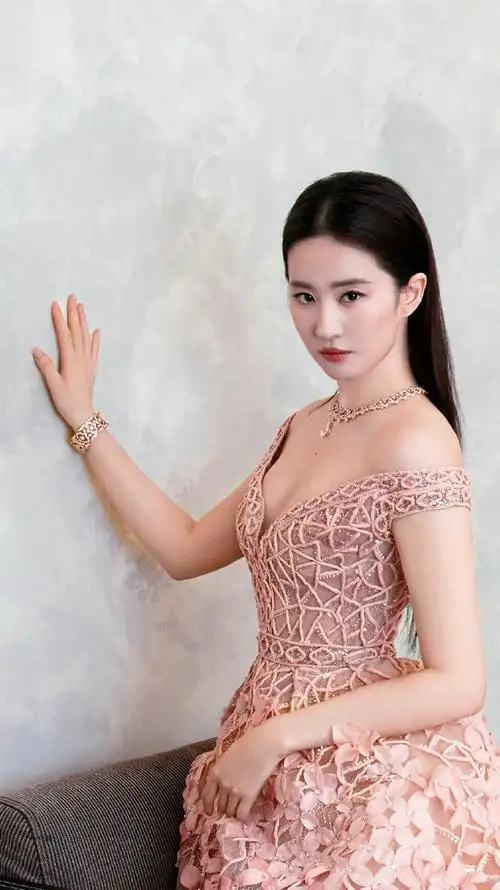 95#刘亦菲感谢吴彦姝的鼓励#  95#舒畅看了刘亦菲玫瑰的故事