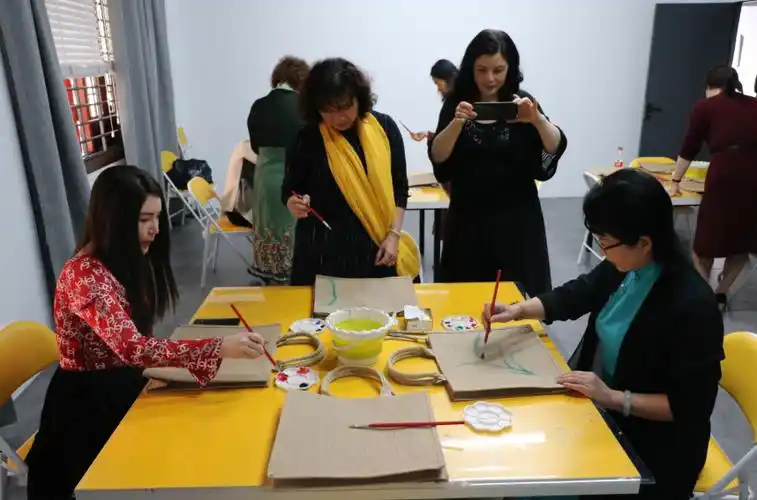 城中区总工会举办"艺术点亮生活"主题艺术沙龙活动 - 城中区总工会