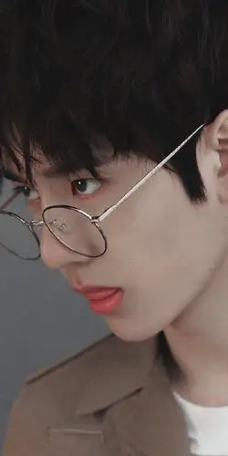 王一博眼镜杀合集:如果眼神可以,何必要用到笑