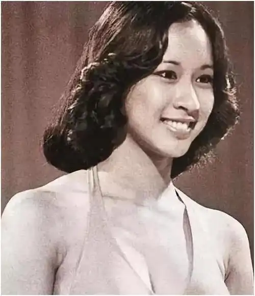 港姐朱玲玲真不简单离了30亿前夫50岁还能再嫁100亿富豪