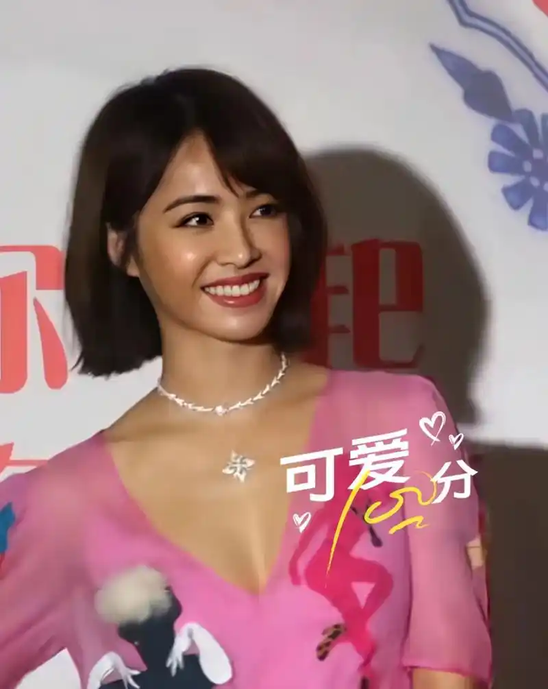 助我上热门# 亚洲天后蔡依林素颜妆亮相活动[比心]42岁的依然气质